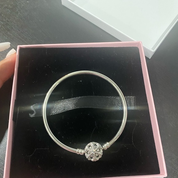 PANDORA Snowflake Clasp bangle bracelet - Picture 4 of 9